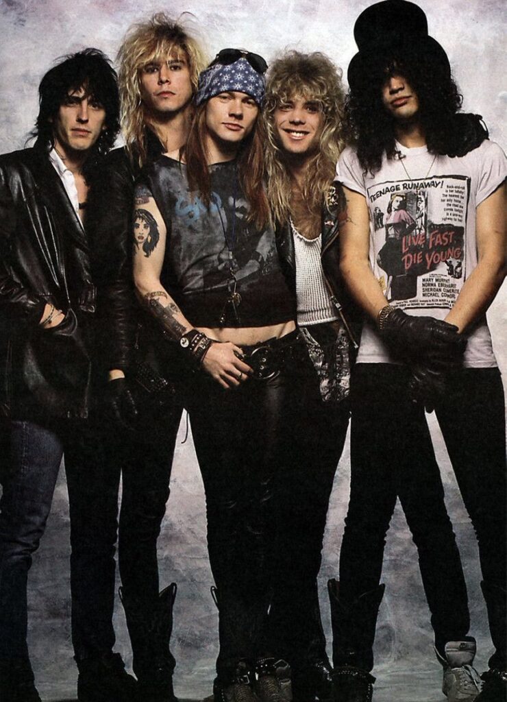 Guns N' Roses: Apetite pelo Sucesso e a Volta Triunfal do Rock 2 Foto da banda de rock Guns N' Roses nos anos 80.